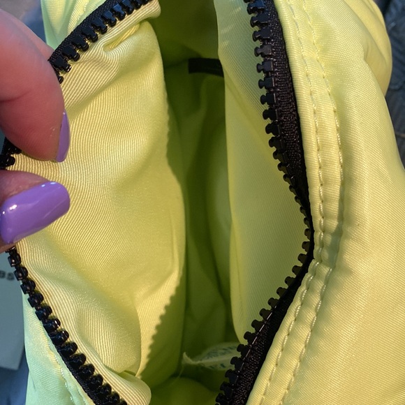 NWT BRAND NEW MARC JACOBS NEON POUCH - Picture 5 of 5